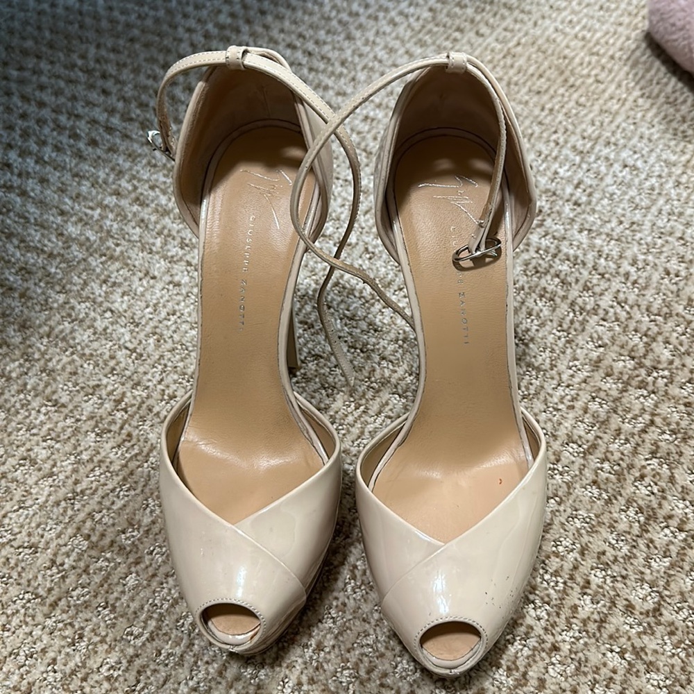 Great condition worn once